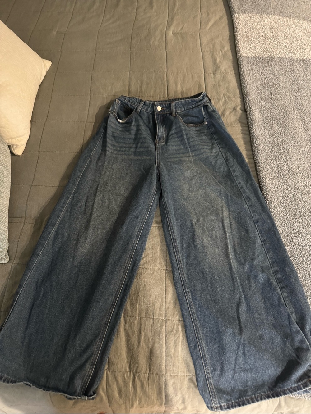 Wide-Leg Flare Jeans in Dark Blue Denim